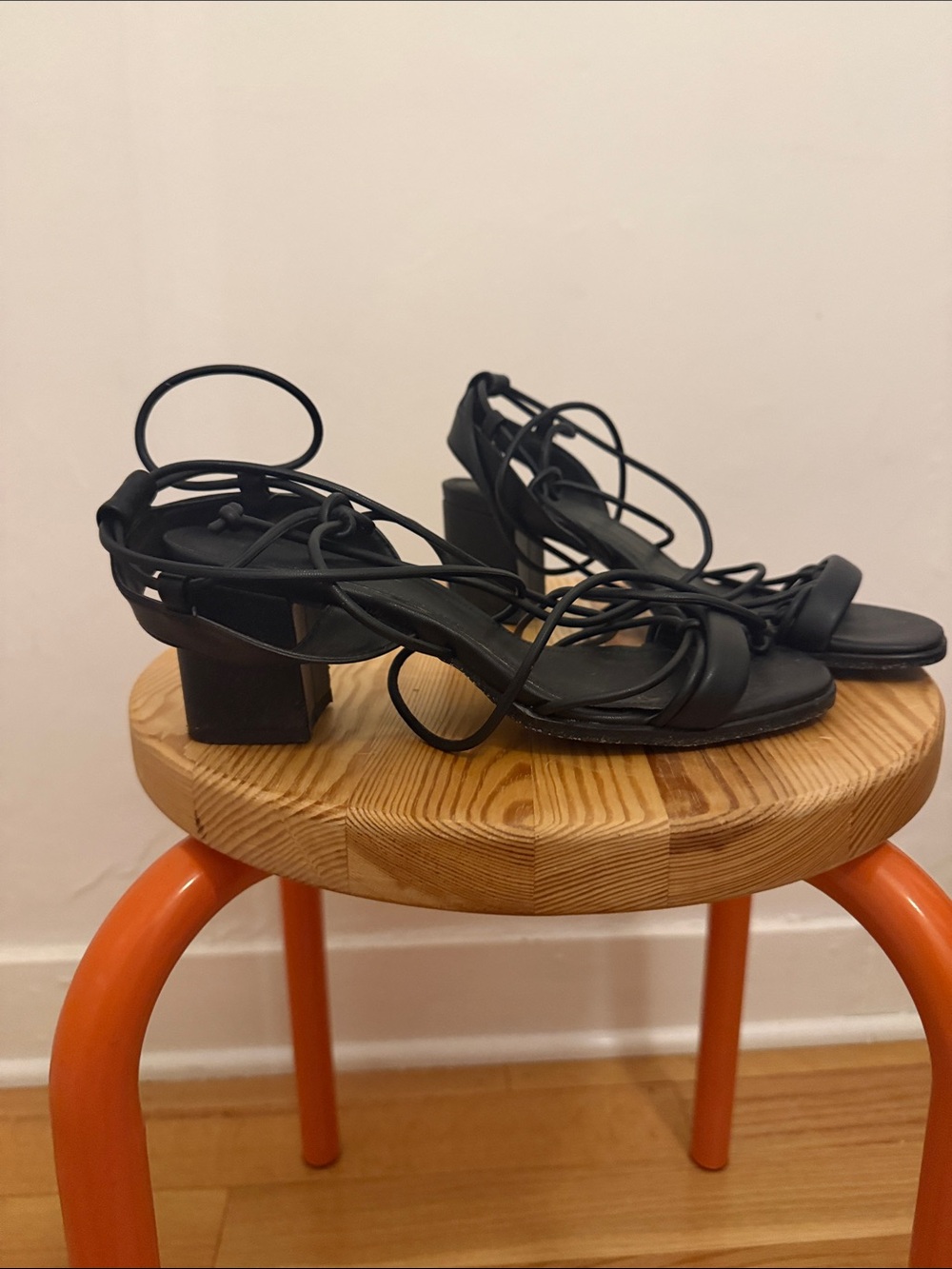 Alohas Lace Up Block Heel Sandals - Picture 3 of 4